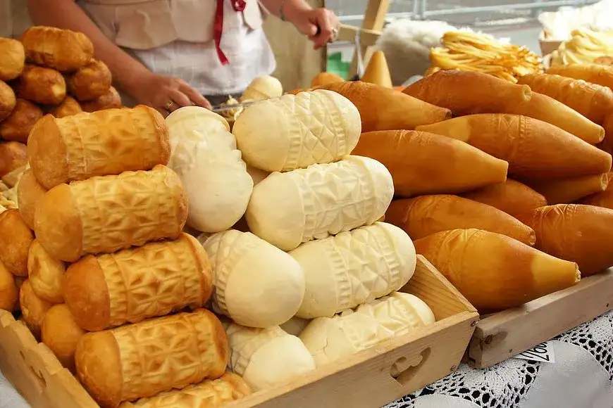 Czy można oscypka w ciąży? Bezpieczne opcje i ryzyka do uniknięcia