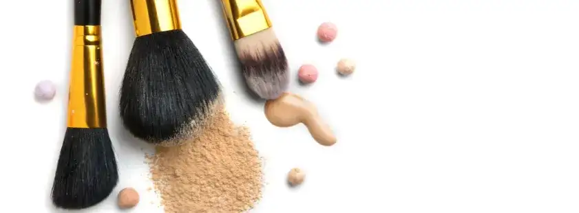 Jak skutecznie czyścić pędzle do makijażu: 5 sprawdzonych metod