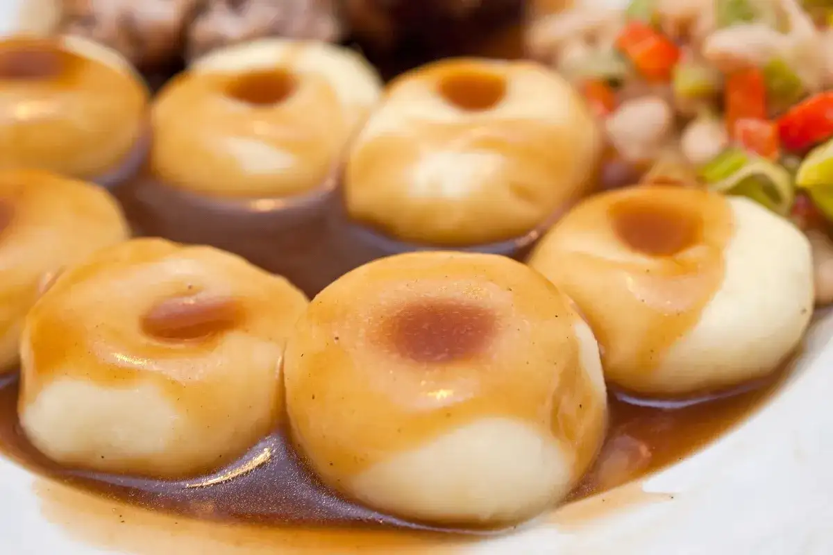 Dlaczego kluski śląskie są gumowate? Oto przyczyny i porady