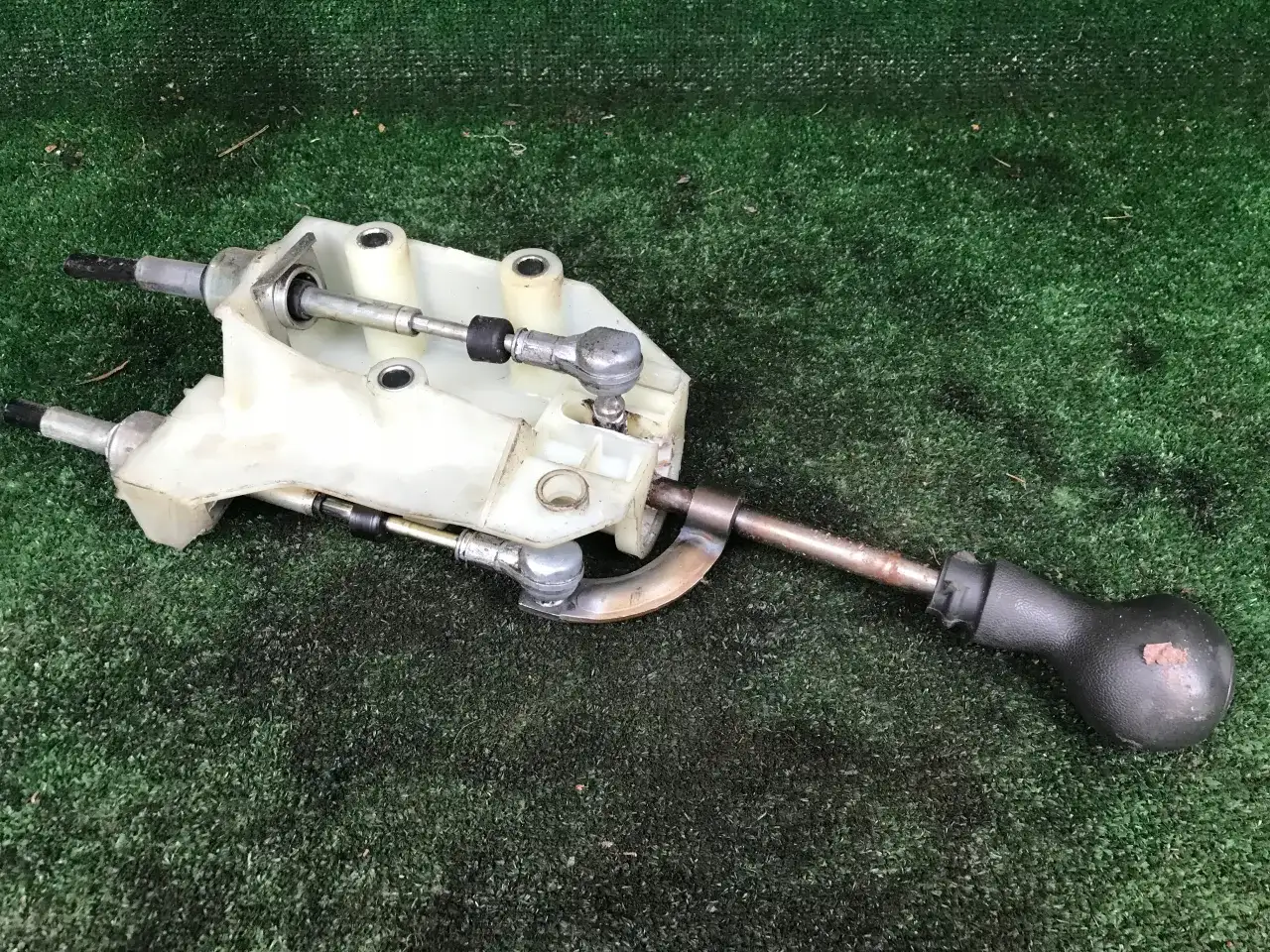 Gdzie jest lewarek w Fiat Doblo? Odkryj jego lokalizację i uniknij problemów