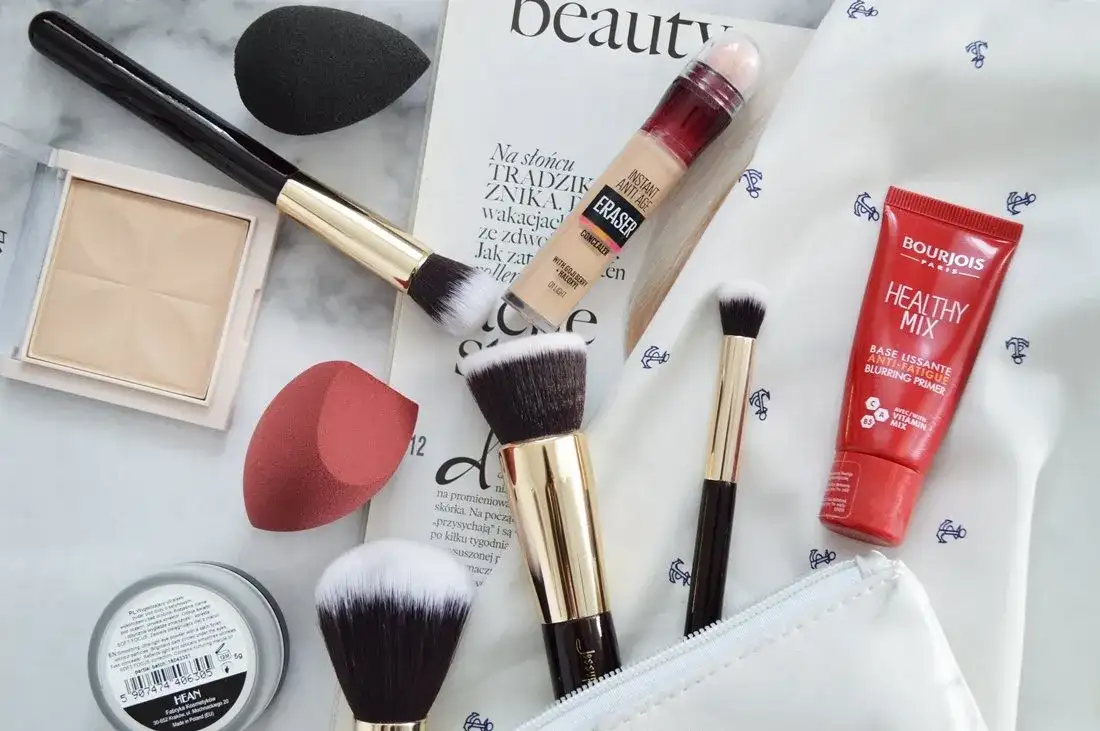 Jak wyczyścić gąbeczkę do makijażu, aby uniknąć bakterii i zniszczeń