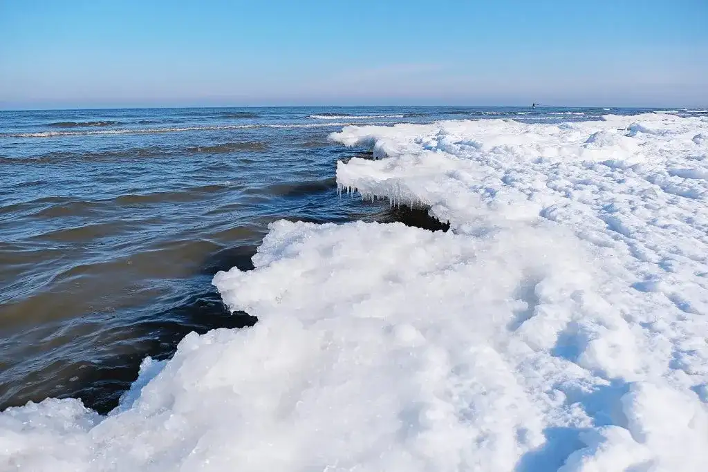 Kiedy ostatnio zamarzł Bałtyk? Zaskakujące fakty o zlodzeniu morza