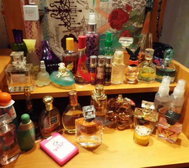 Perfumy z lat 90 - kultowe i damskie perfumy