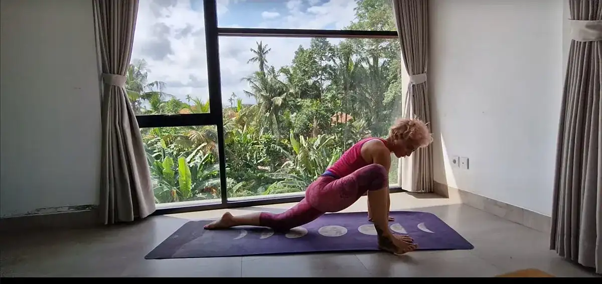 Silny brzuch w domu: TOP 10 ćwiczeń, technika i plan. Kornelia Kaźmierczak