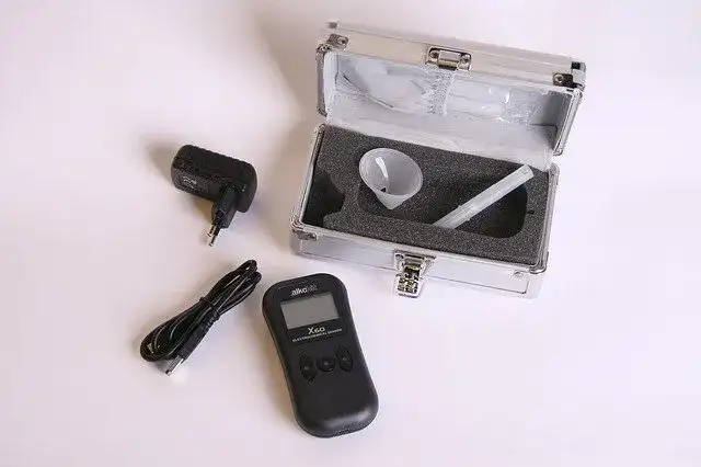 Alkomat: Co to? Jak działa? Wybierz i używaj świadomie!