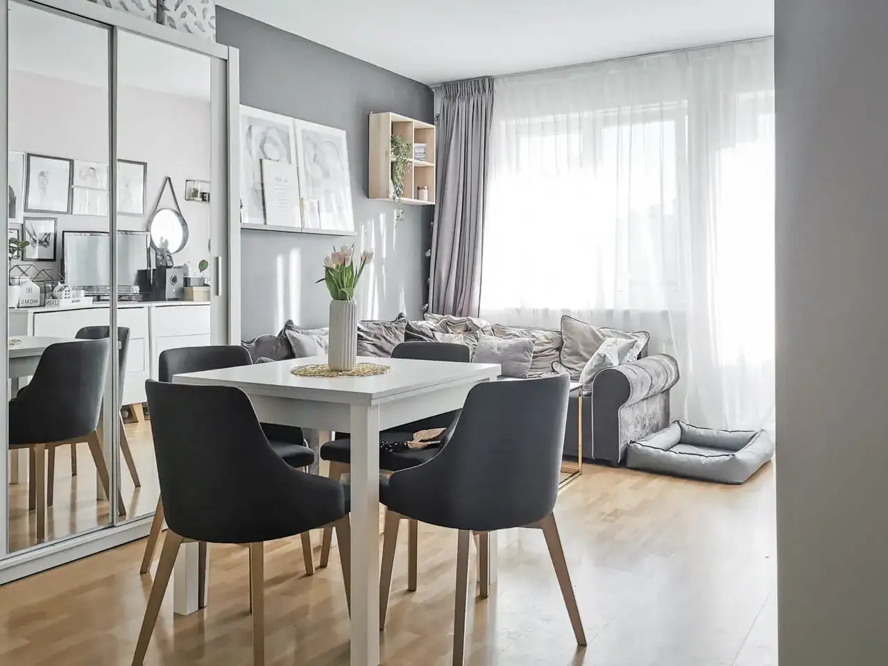 Wydzielenie jadalni w salonie: Moje sprawdzone sposoby i porady