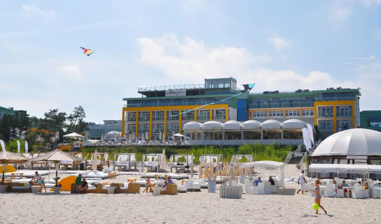 Hotel Bryza - ile ma lat i jak wpłynął na turystykę w Juracie?