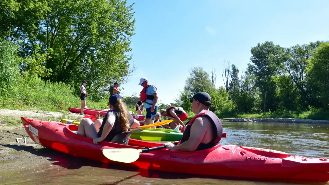 Spływy kajakowe Warszawa: Trasy, ceny i porady dla każdego