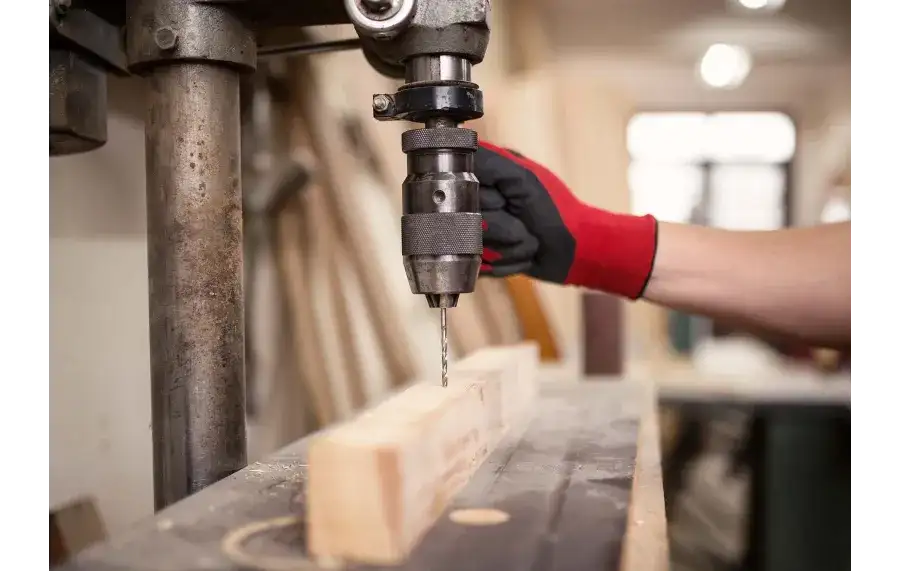 Jaką wiertarkę stołową do warsztatu wybrać, by nie żałować?