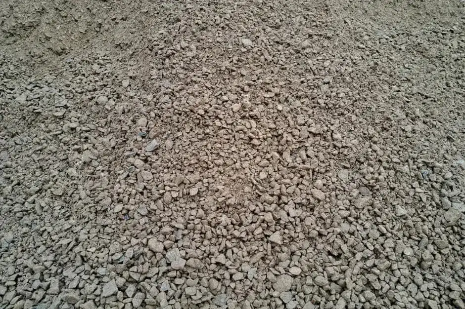 Jaki żwir na podjazd? Wybierz odpowiednie kruszywo dla trwałości