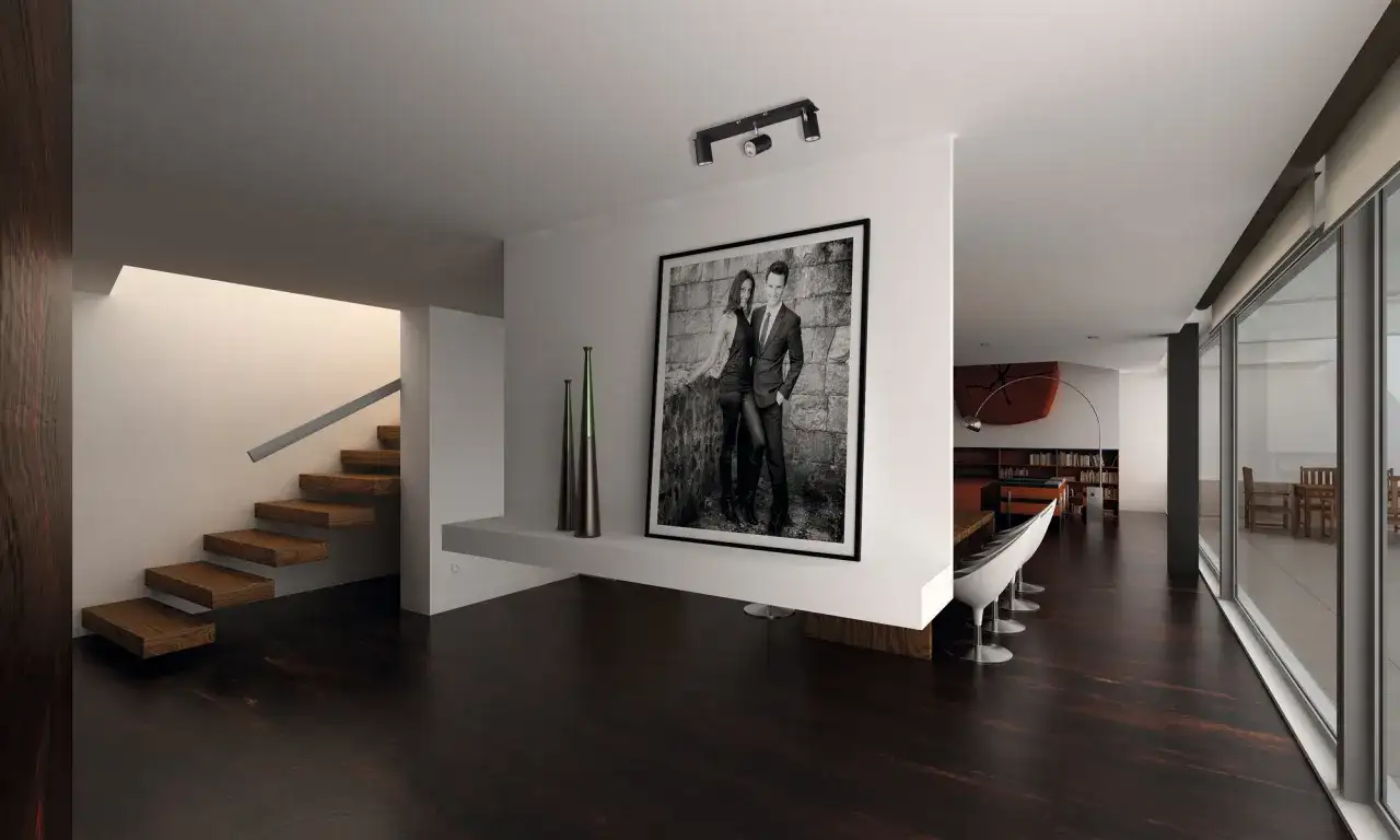 Nowoczesne wnętrze z podświetleniem obrazu pary. Drewniane schody prowadzą na piętro.