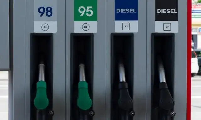 Czy diesel się pali? Odkryj niebezpieczeństwa i warunki zapłonu