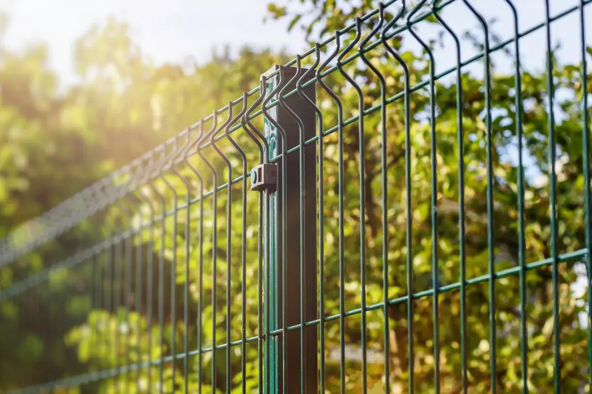 Ile kosztuje płot panelowy? Sprawdź ceny i uniknij niepotrzebnych wydatków