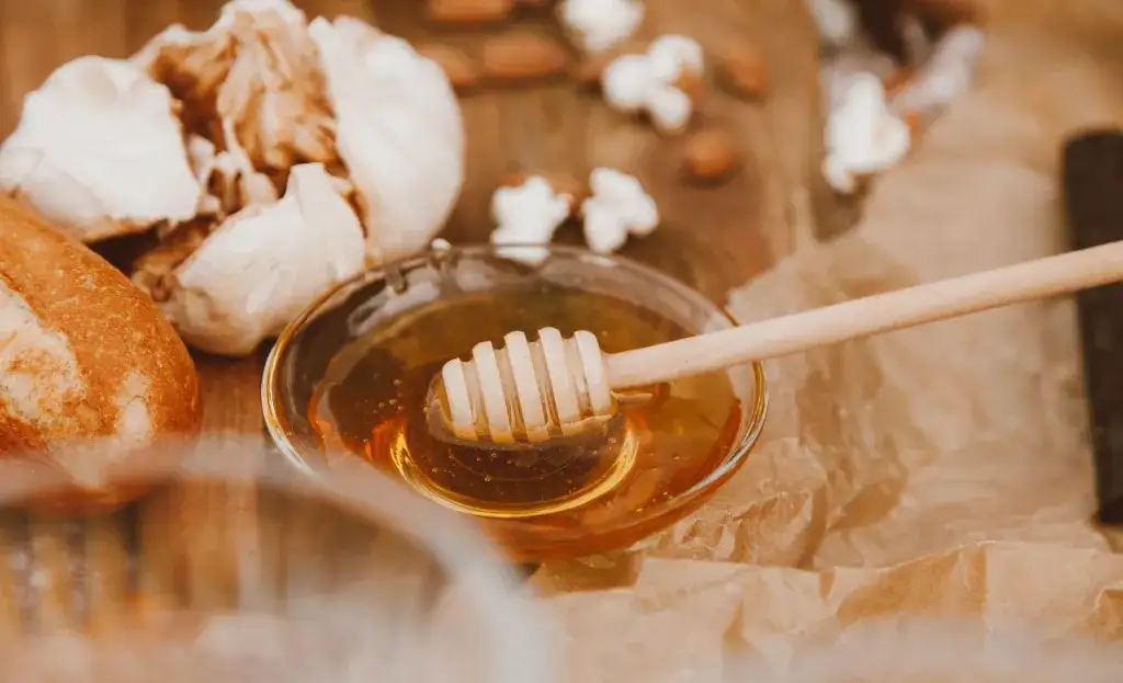 Czy miód jest zdrowy? 10 zaskakujących faktów o jego wpływie na zdrowie