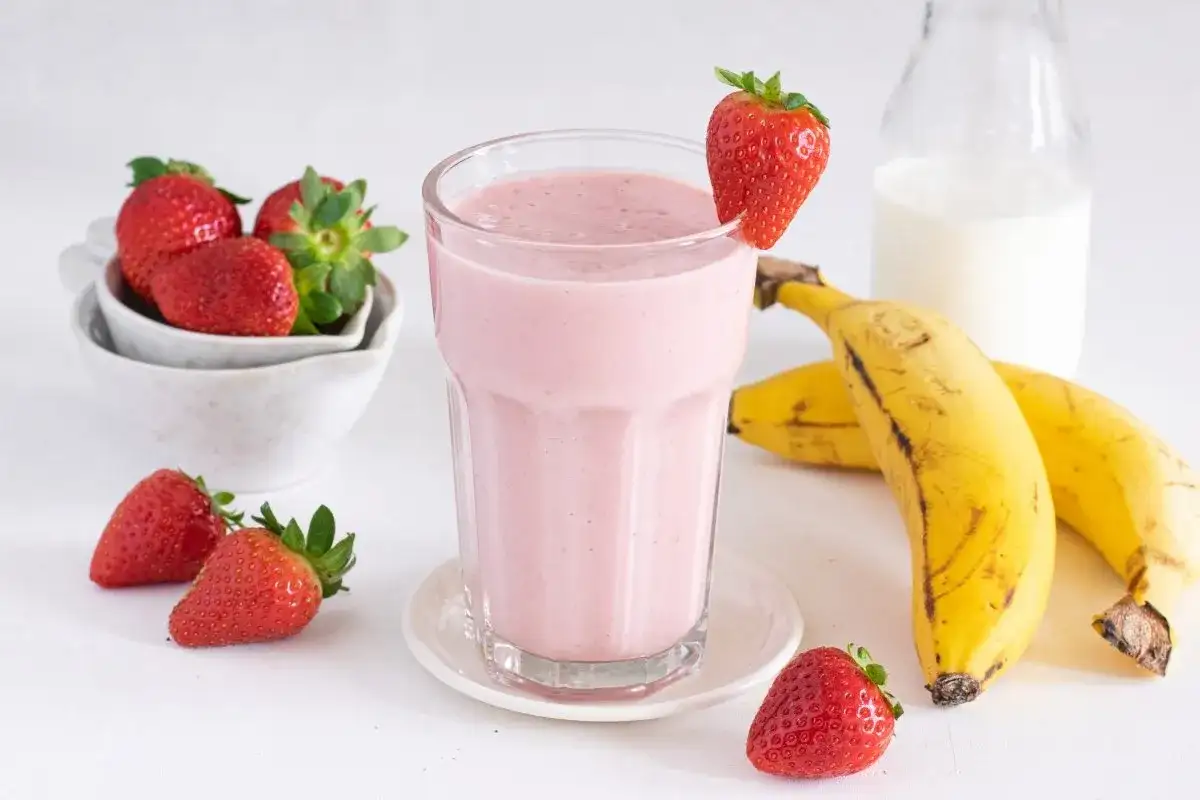 Batido de fresa y plátano: la receta fácil que encanta a todos