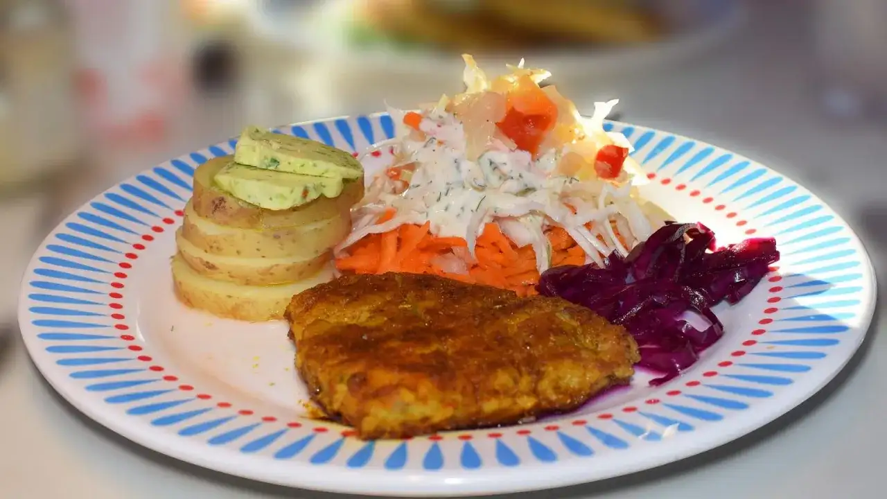 Jakie surówki do pieczonych ziemniaków, które zachwycą Twoich gości?