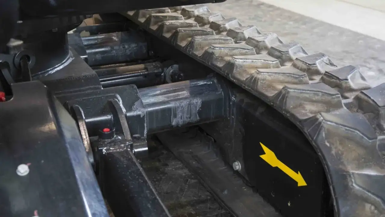 Jak założyć gąsienice w koparce - uniknij najczęstszych błędów