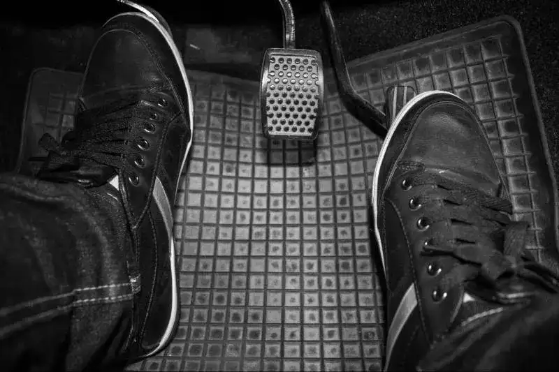 Spalone sprzęgło: Ryzykowna jazda czy natychmiastowa naprawa?