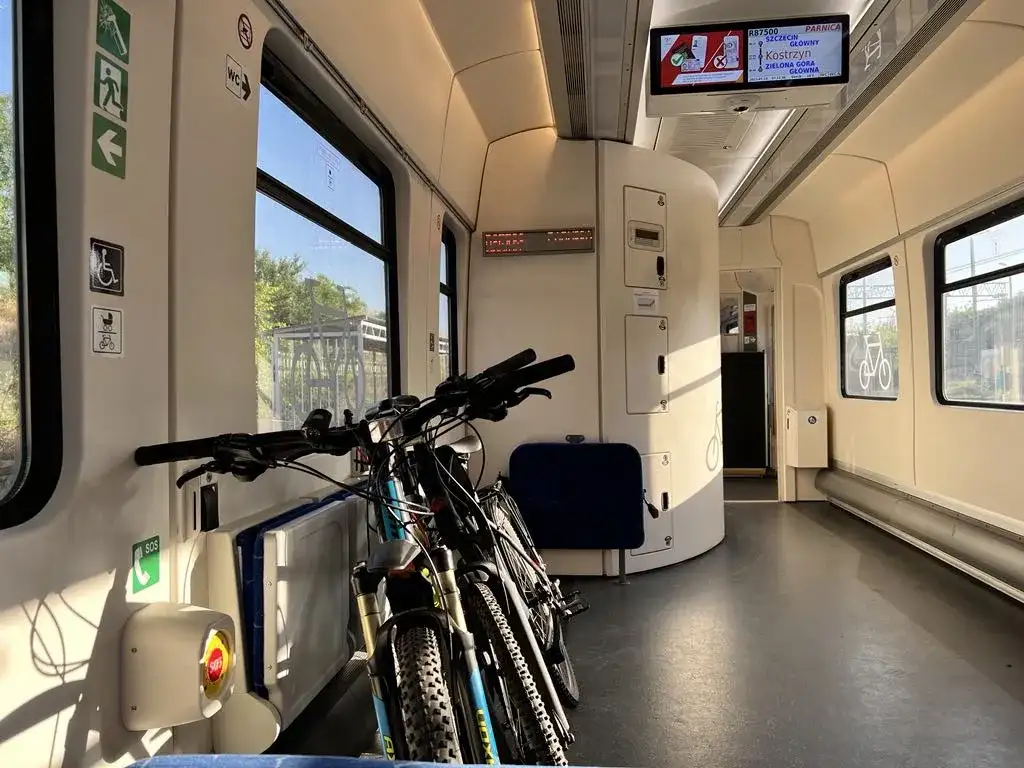 Jak przewieźć rower? Poradnik: auto, pociąg, samolot, kurier