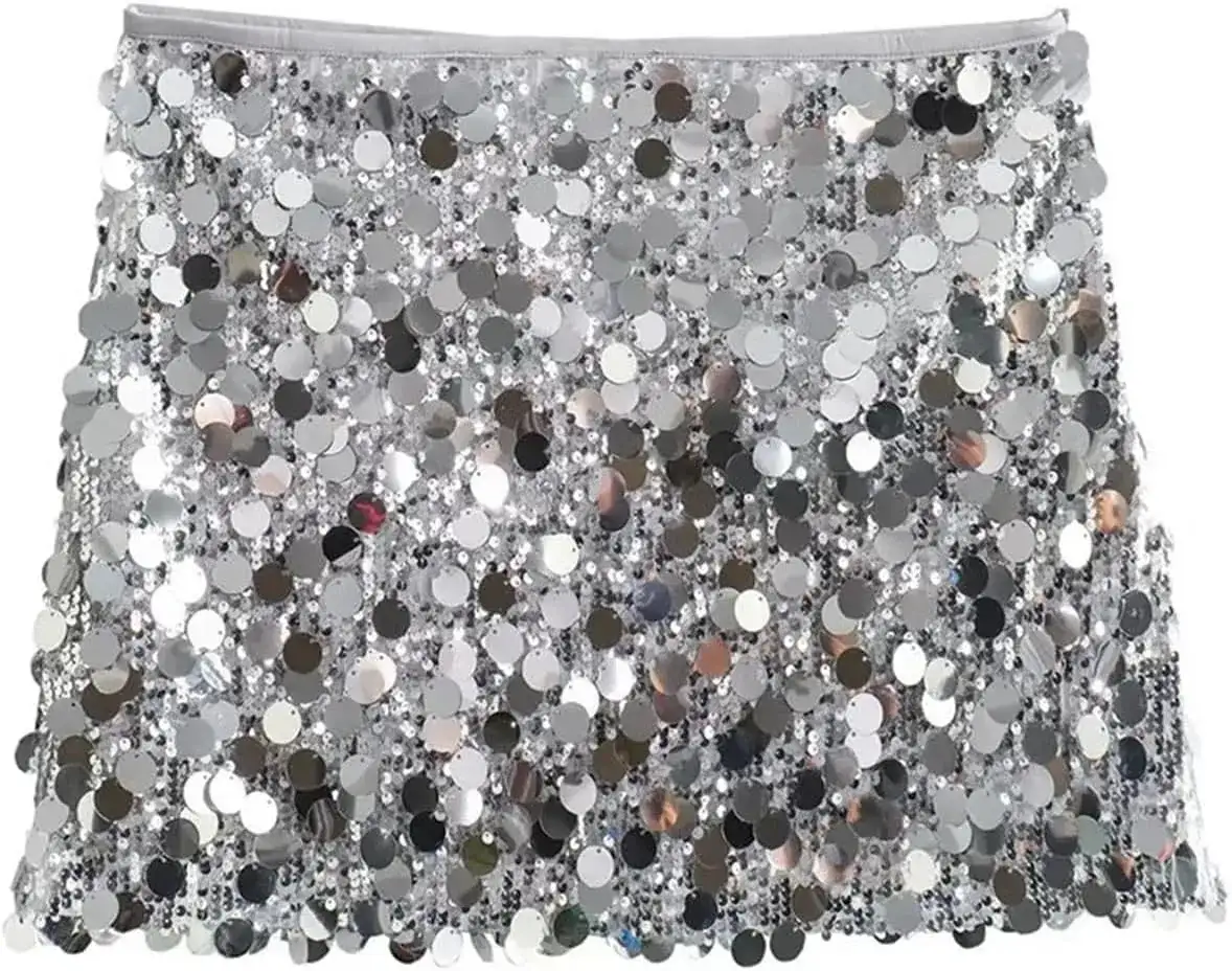 Falda de lentejuelas plateada: Deslumbra con looks de día y de noche