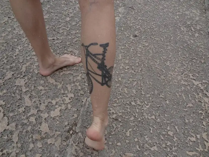 Tatuaż rower znaczenie: odkryj głębokie symbole i emocje związane