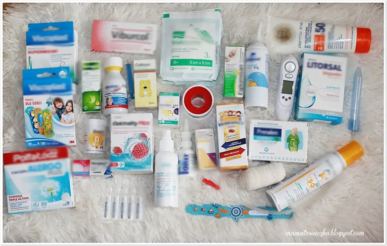Apteczka na podróż za granicę: Co spakować, by nic Cię nie zaskoczyło?