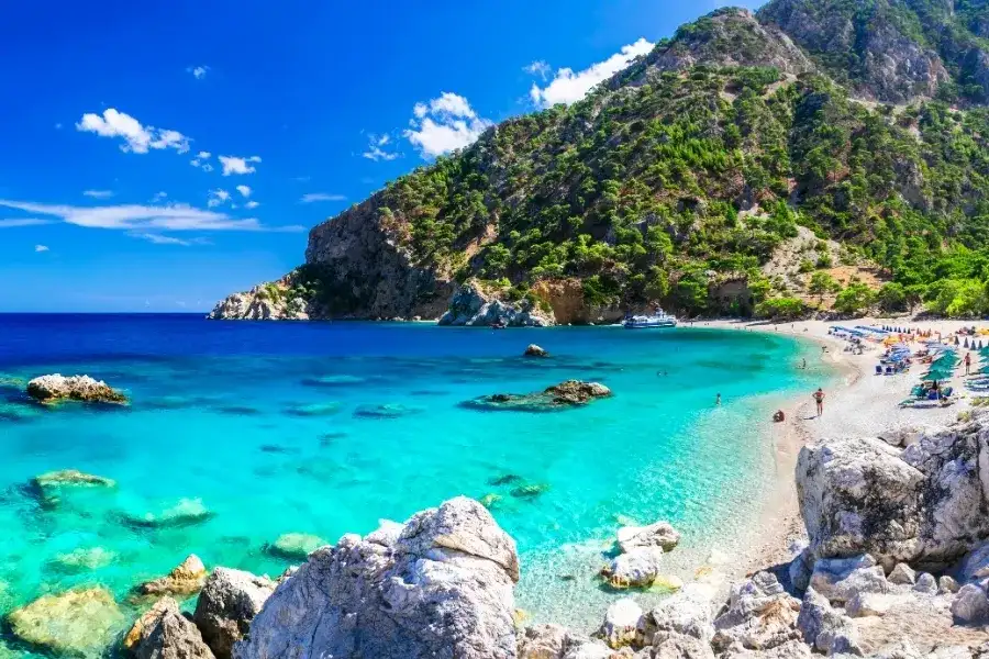 Jakie morza są w Grecji? Poznaj ich piękno i atrakcje turystyczne