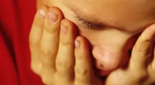 Czy klaps to przestępstwo? Sprawdź prawne konsekwencje dla rodziców