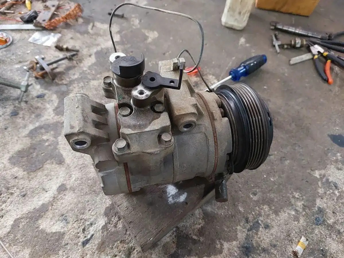 Za dużo oleju w klimatyzacji objawy – jak uniknąć kosztownych napraw