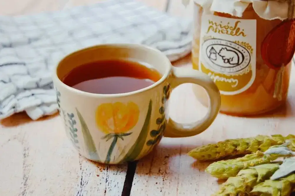 Jak zrobić herbatę fermentowaną w domu - proste kroki i porady