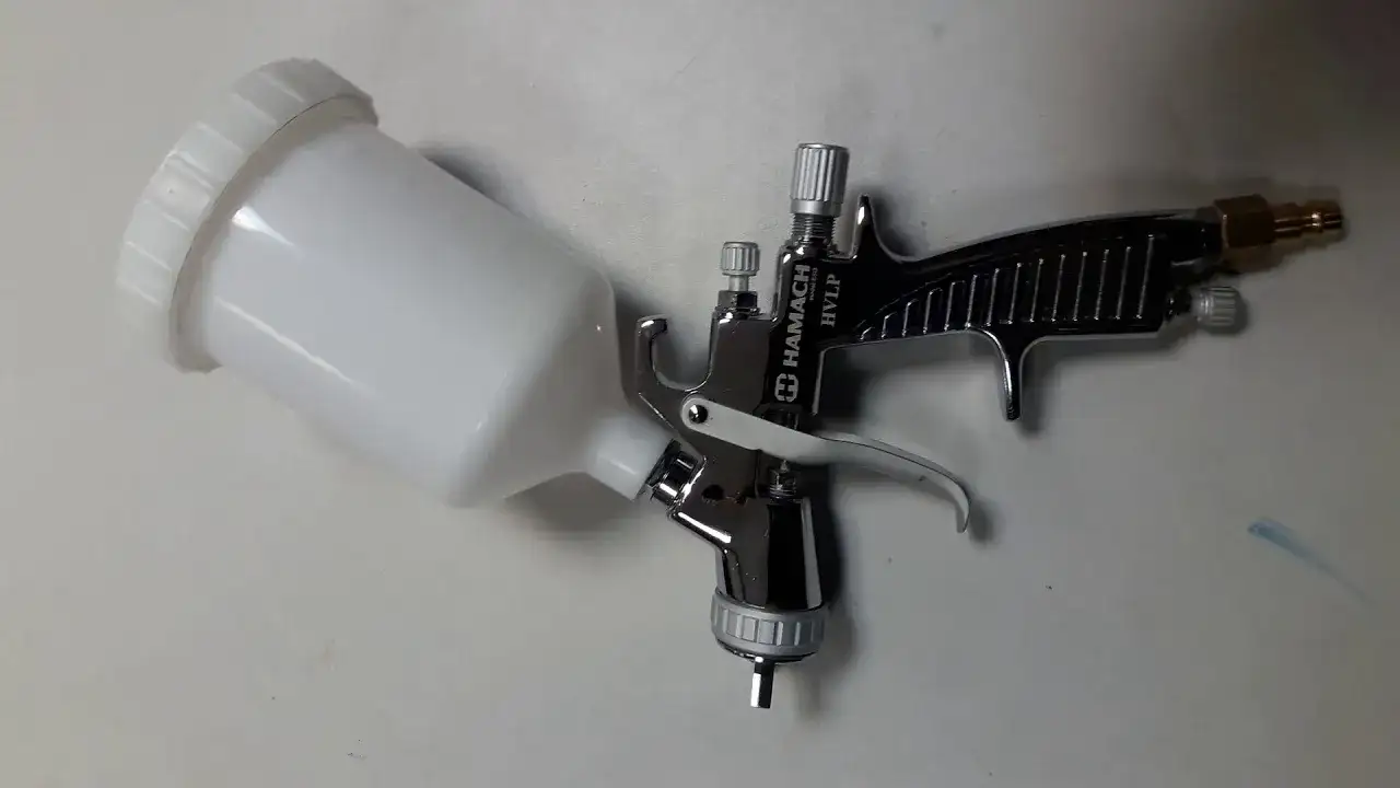 Idealny lakier? Ustaw ciśnienie pistoletu lakierniczego jak ekspert!