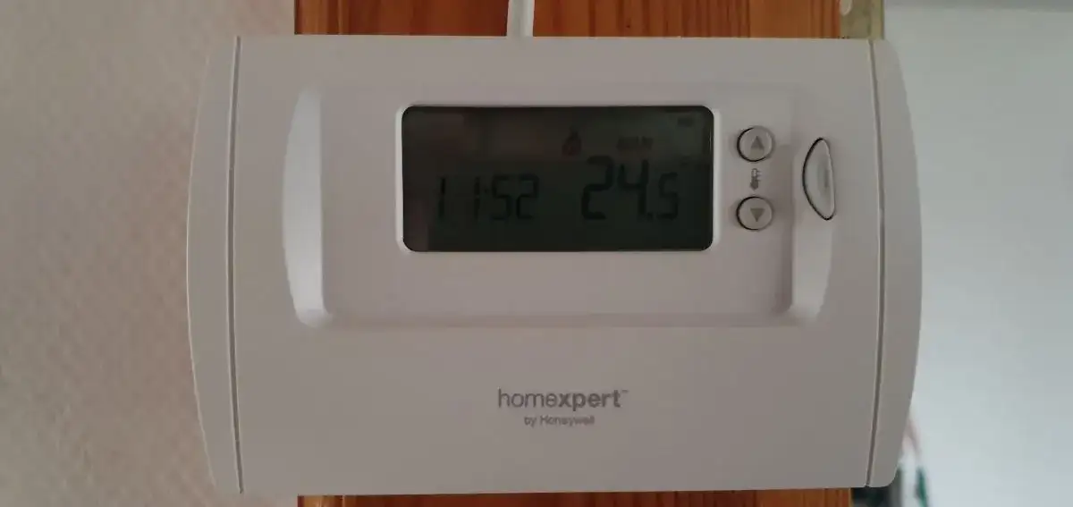 Jak podłączyć termostat pokojowy do pompy ciepła Panasonic bez błędów