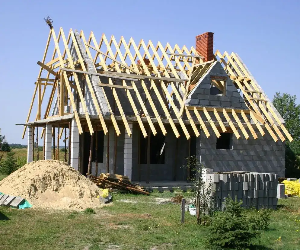 Jak zaciąć krokwie na dach: uniknij najczęstszych błędów i pułapek