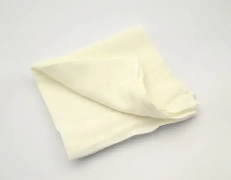 Pieluchy tetrowe czy muślinowe? Wybierz idealne dla dziecka!