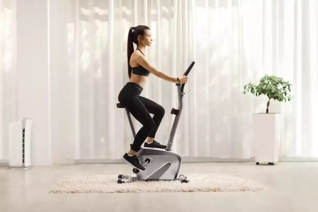 Jak ćwiczyć na rowerku stacjonarnym żeby schudnąć i uniknąć błędów