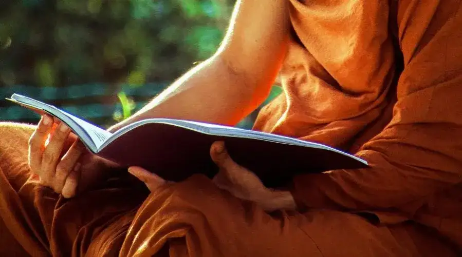Najlepsze książki o buddyzmie, które zmienią twoje życie duchowe