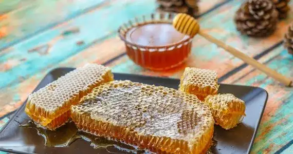 Jaki miód na potencję? Odkryj, które rodzaje naprawdę działają
