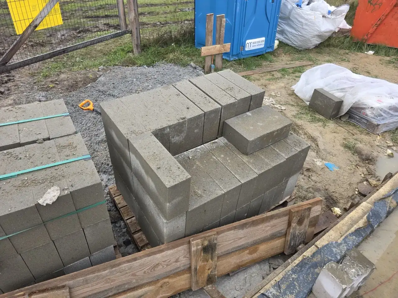 Jakie bloczki na fundament B15 czy B20 - wybierz najlepiej dla swojego projektu