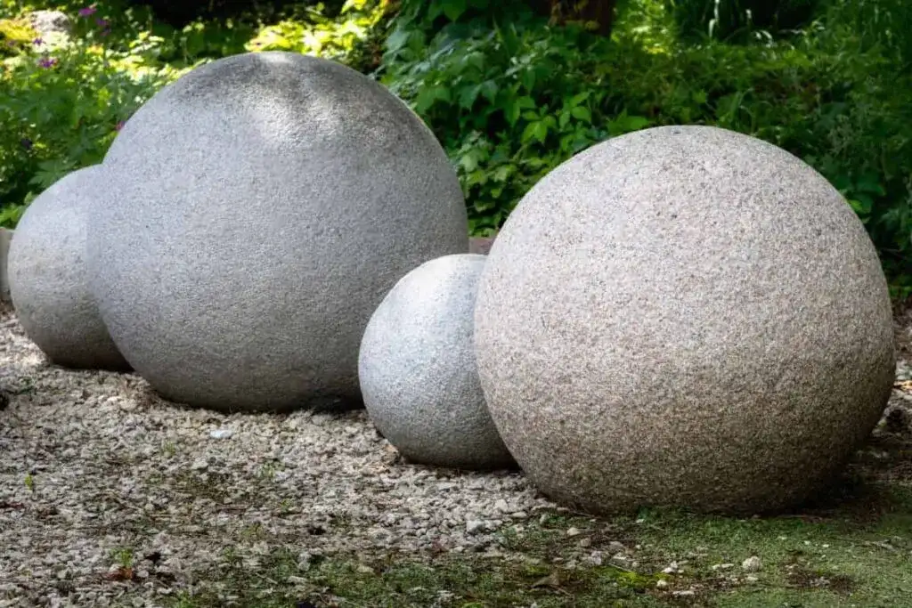 Jak zrobić betonowe kule do ogrodu – prosty poradnik krok po kroku dla każdego