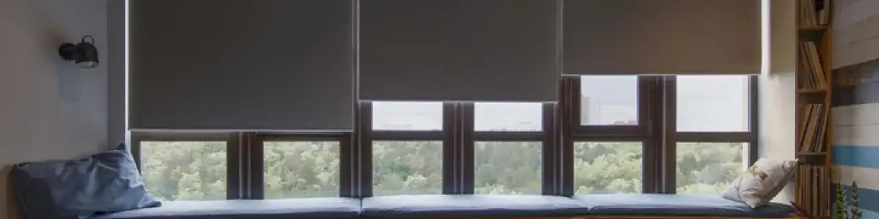 Jakie rolety do sypialni wybrać, by zapewnić idealne zaciemnienie?