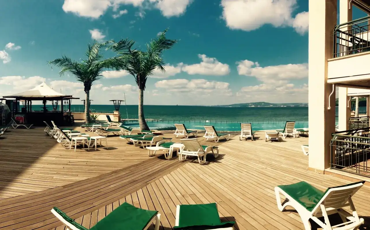 Najpiękniejsze miejsca na wakacje za granicą: inspiracje i porady