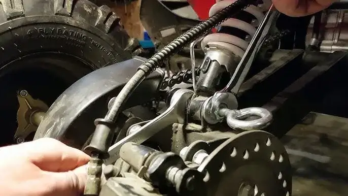 Jak zamontować napinacz do łańcucha quad i uniknąć problemów z naciągiem