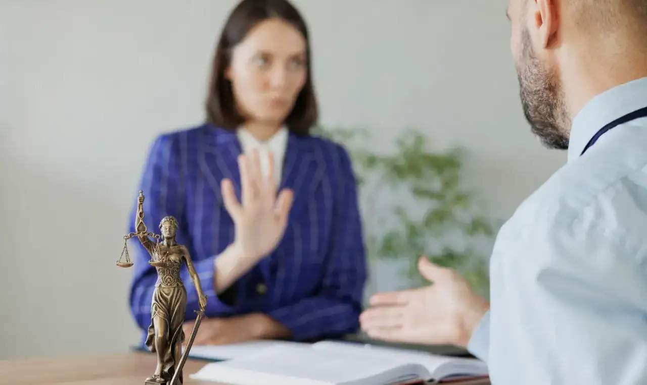 Jak dogadać się z komornikiem: co warto zrobić, aby uzyskać ugodę?