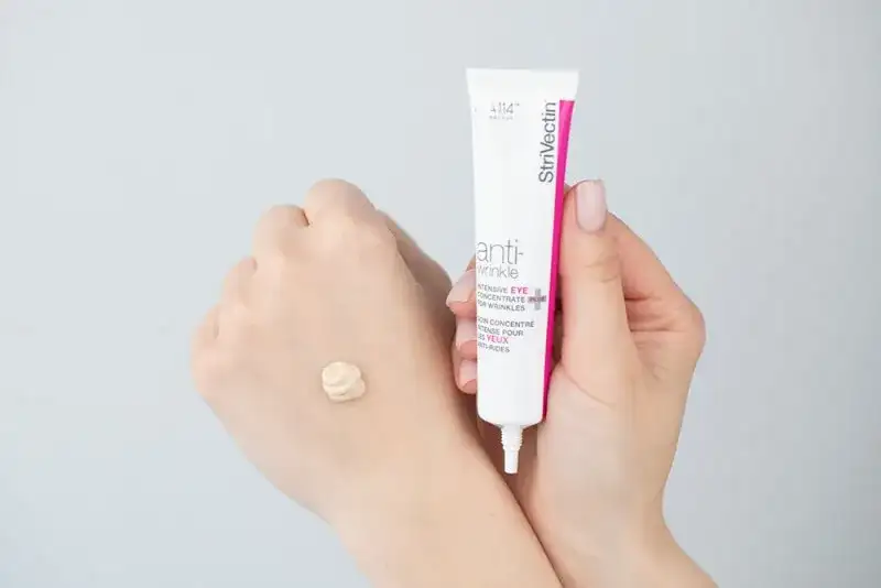 Strivectin przeciwstarzeniowy i rewitalizujący krem pod oczy - skuteczne rozwiązanie na zmarszczki i cienie