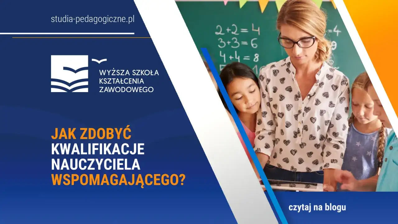 Nauczycielka z okularami i dzieci przy tablicy. Dowiedz się, jak zdobyć kwalifikacje nauczyciela wspomagającego na studiach podyplomowych.