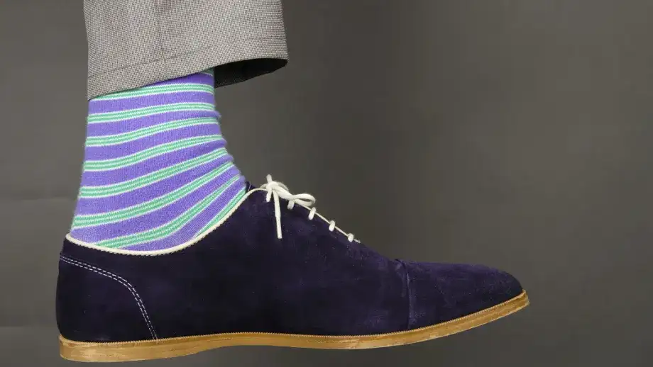 Skarpetki do zielonego garnituru: Jak dobrać i uniknąć wpadki?