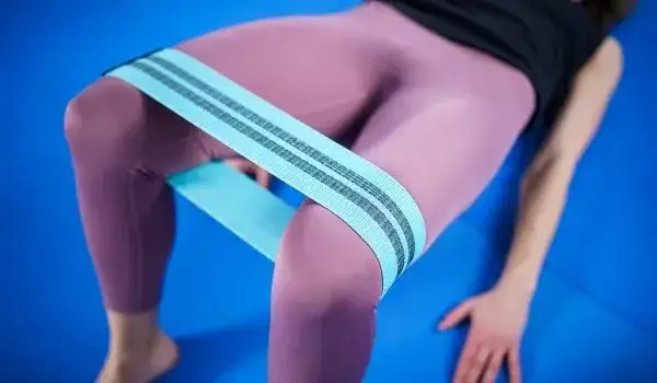 Taśma czy guma do ćwiczeń? Wybierz idealną dla swoich celów