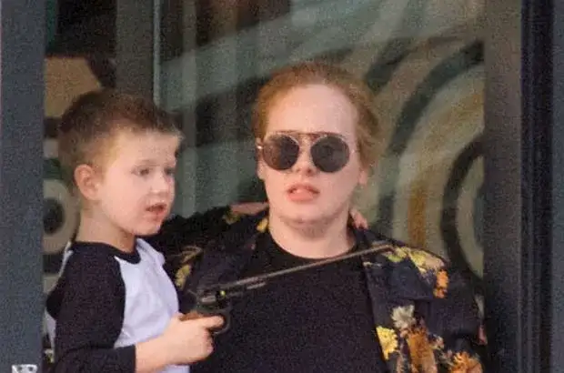 Syn Adele: Kim jest i jak wygląda codzienne życie jej syna?