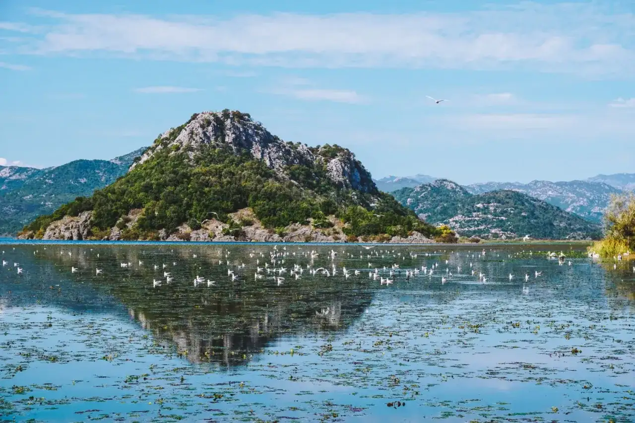 Jezioro Szkoderskie: Tajemnice, które zaskoczą każdego turystę