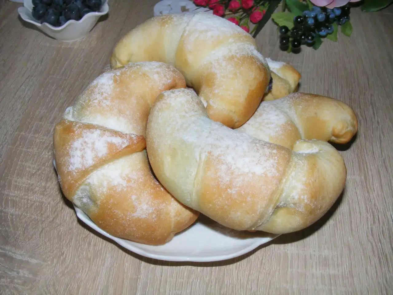 Brzoskwiniowe rogaliki z kremem mascarpone